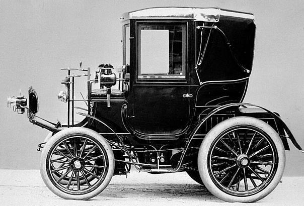 Der Chauffeur sitzt im Freien: Benz Dos-à-Dos Mylord Coupé, 1901. 